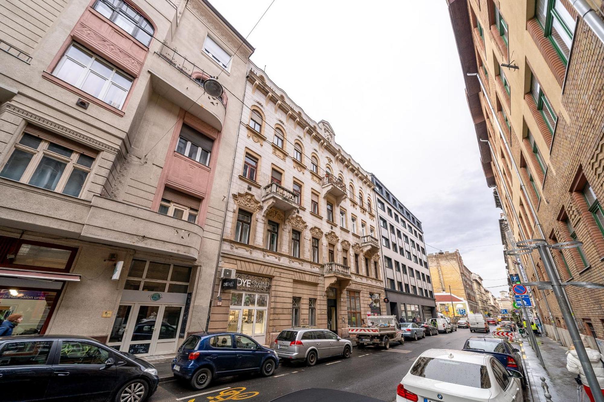 Budapest Magic Blue In Downtown Budapeste Exterior foto